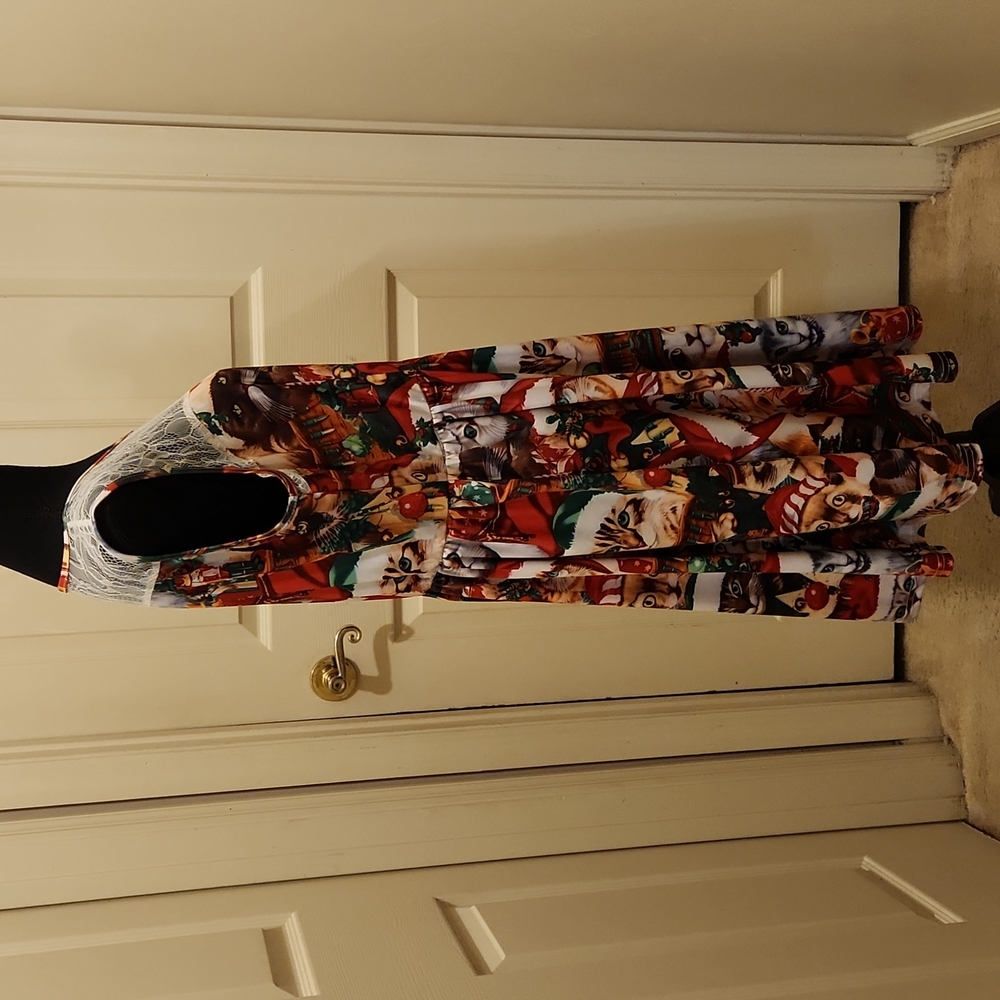 Beautiful, Vibrant Christmas Cat Dress, Size Large ❤️🎅🐱🤶❤️ - Picture 9 of 16